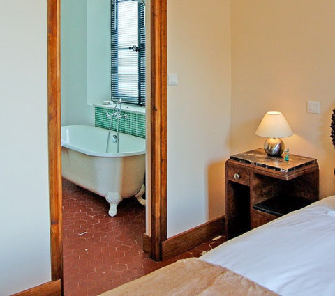Toutes nos chambres disposent de salles de bains privatives modernes.