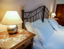 Sur cette image, le lit est assembl&eacute; pour former un lit double super king-size.