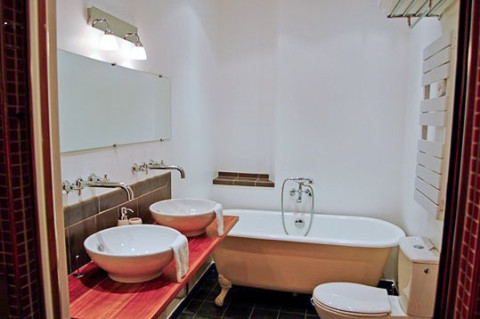 strauss suite bath