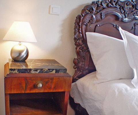strauss suite bedside table