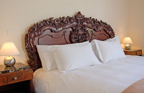 strauss suite carved bed