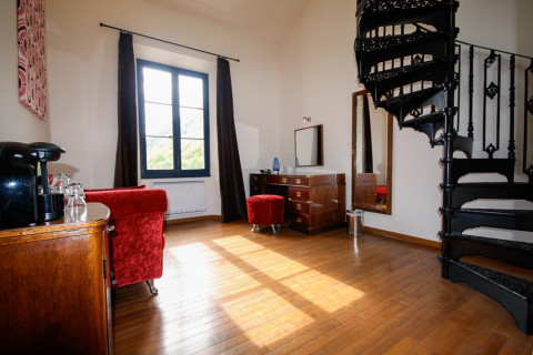 wolf suite img