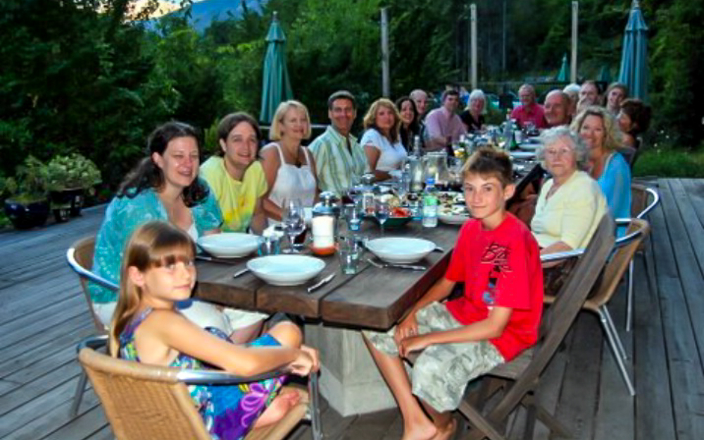 Large family dining at Le Foulon