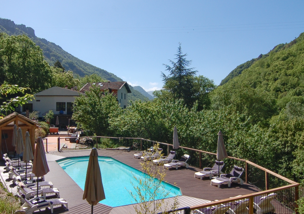 The swimming pool is south facing, heated and fully fenced with a child-proof gate.